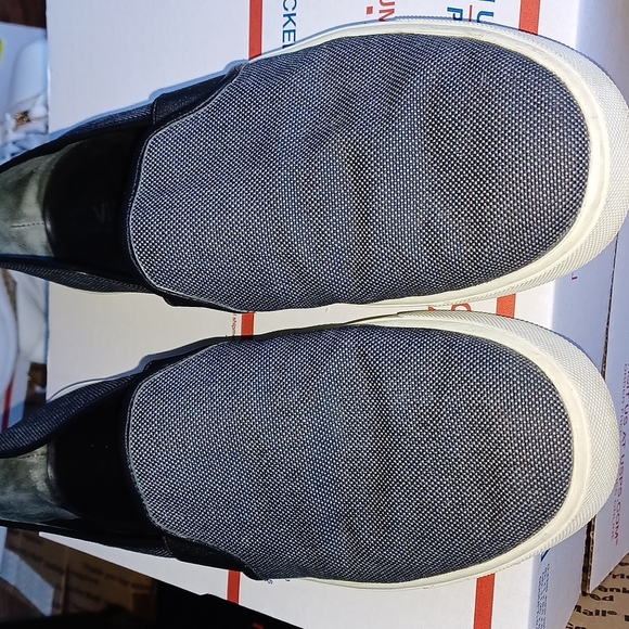 Vince Black Canvas Slip On Casual Sneakers - Picture 2 of 7